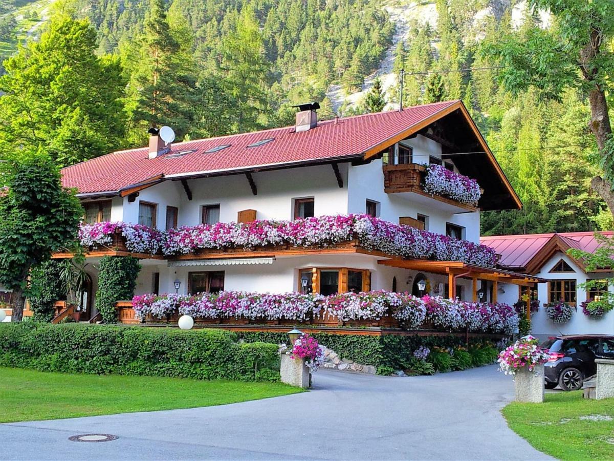 Gaestehaus Almrausch, Ferienanlage Mit Pool Nassereith Exterior photo